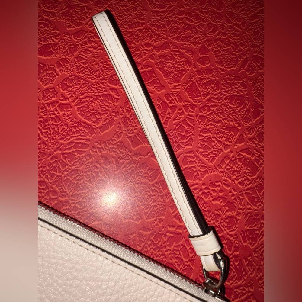 Coach x Disney Dumbo Chalk Leather Wristlet – Limited Edition - Picture 5 of 13